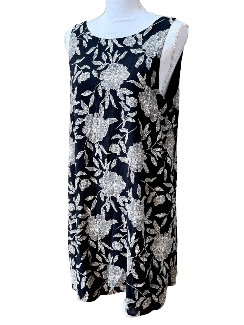 Abercrombie & Fitch Black & White Floral Backless Shift Sundress Size M - NWT - Picture 4 of 11
